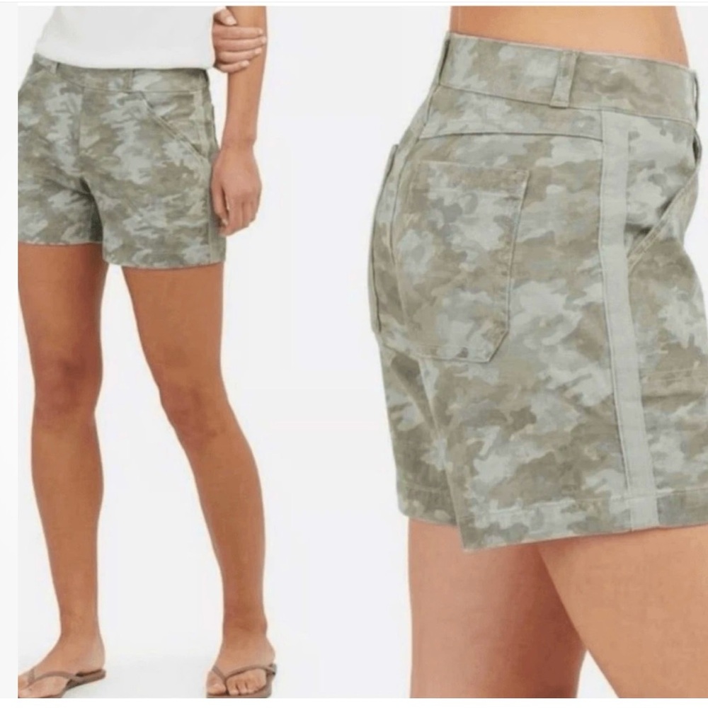 SPANX Stretch Twill Camo Shorts 5” Sz M